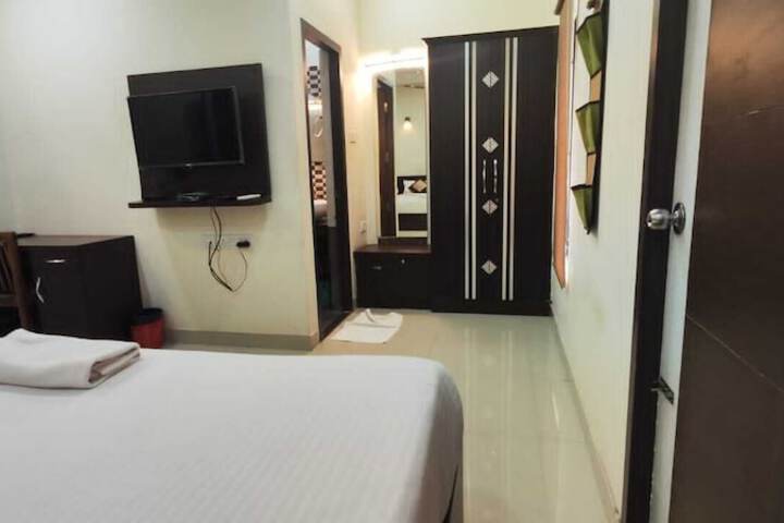Room 4 of 9