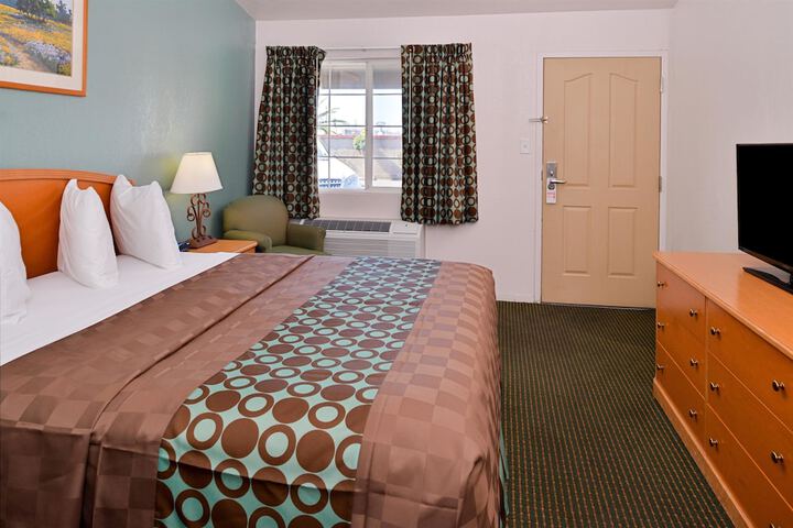 Standard King Bed Accessible (11 of 12)