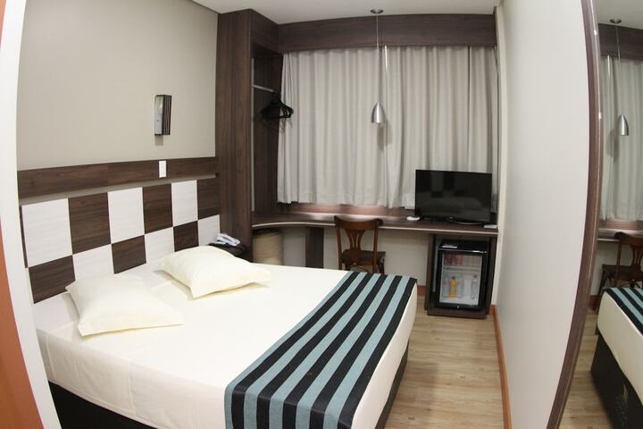 Room 8 of 33