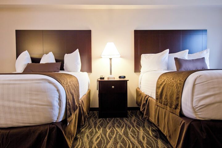 Quadruple Queen Bed (4 of 21)
