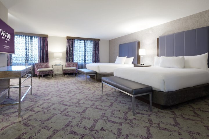 Deluxe Room 2 Queen (2 of 7)