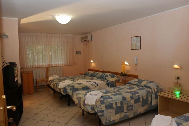 Room 6 of 64