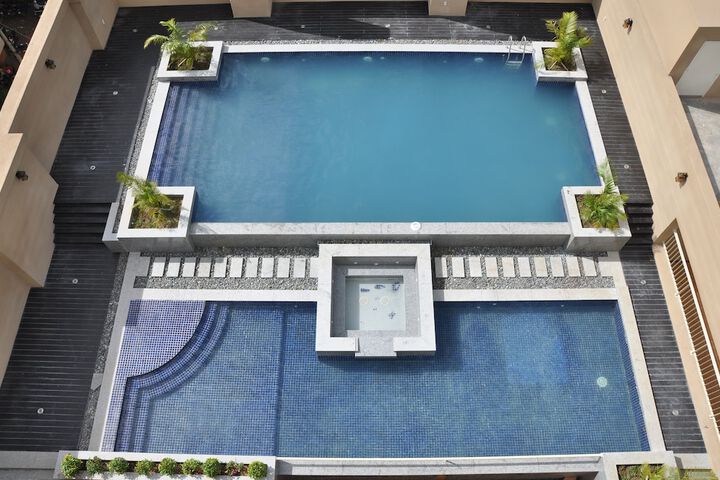 Pools & Facilities
