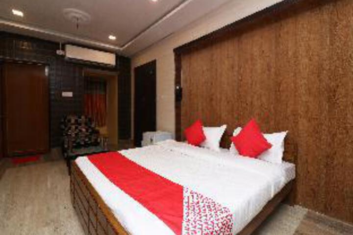 Golden Inn by OYO Rooms