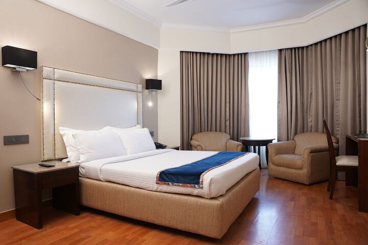 Room 25 of 76