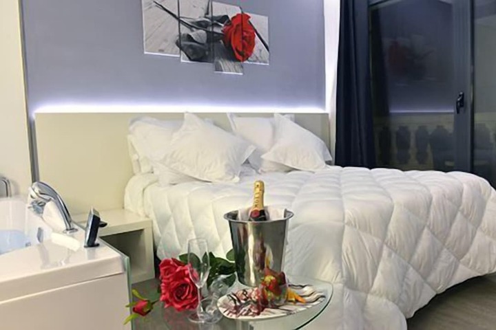 Room 17 of 40