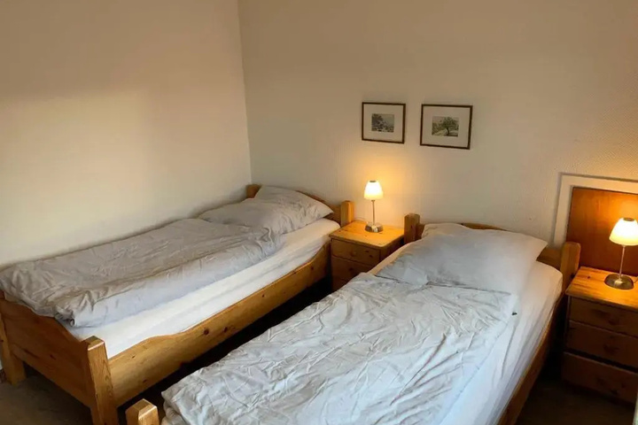 Room 5 of 16