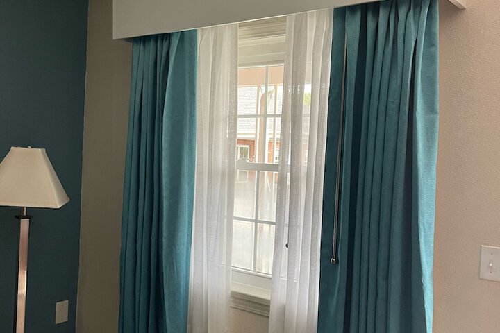 Room 6 of 9