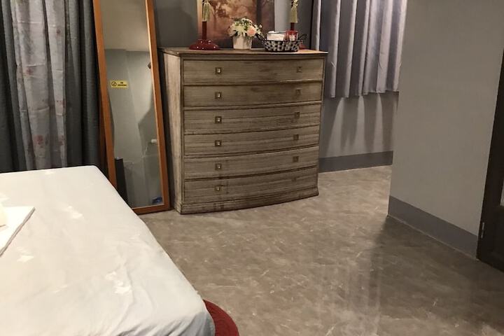 Room 17 of 41