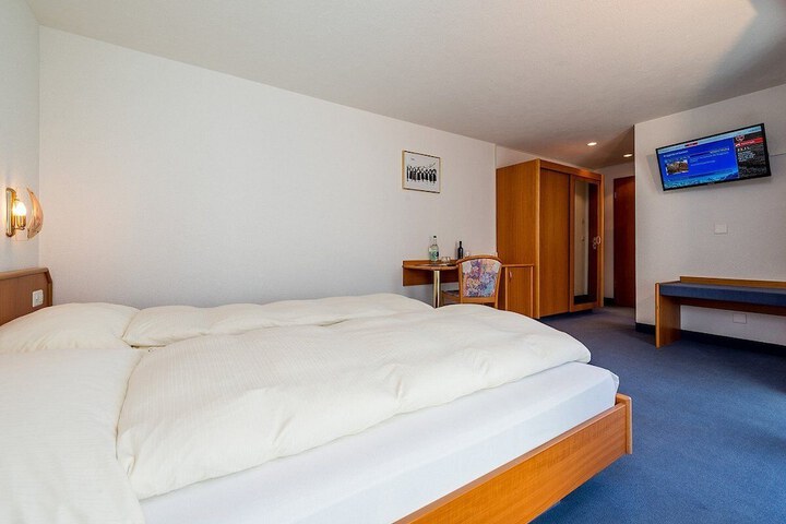 Room 18 of 77