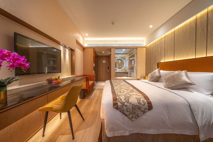 Room 15 of 36
