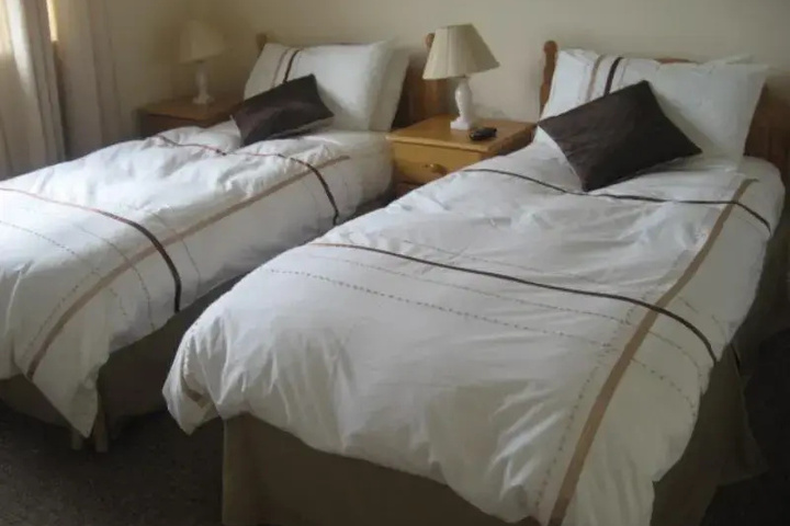 Room 4 of 10