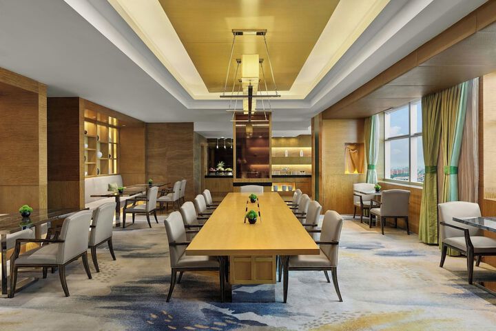 Lounge 60 of 72