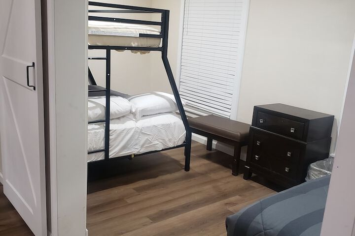 Room 35 of 83