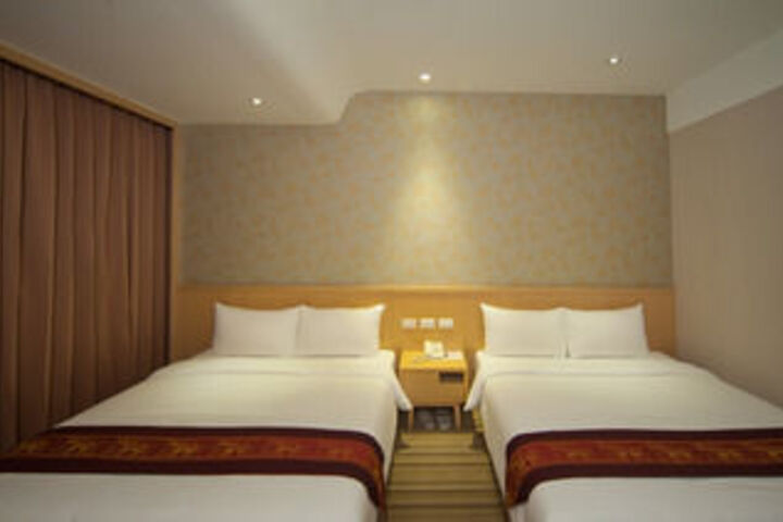Room 32 of 47
