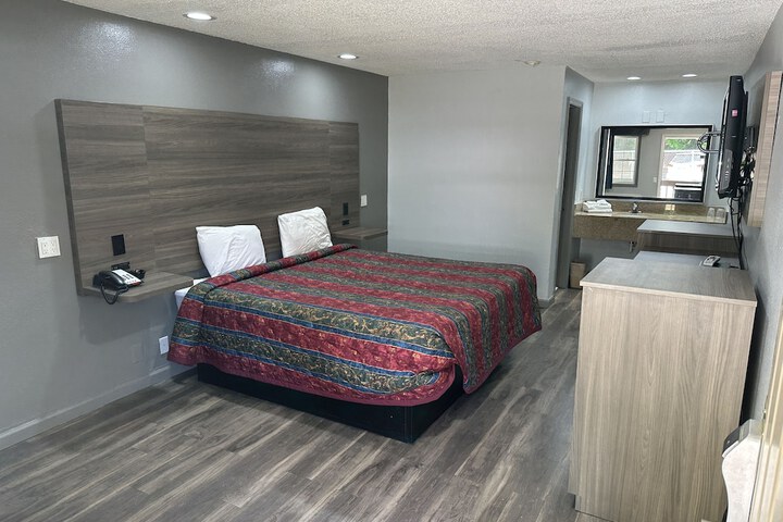 Room 2 of 9