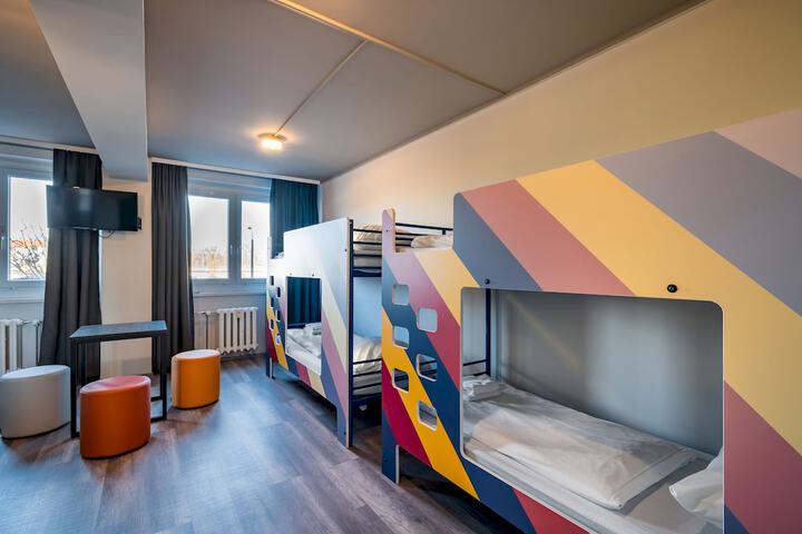 Room 27 of 83