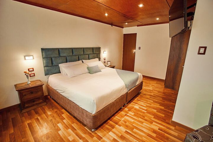 Room 13 of 28