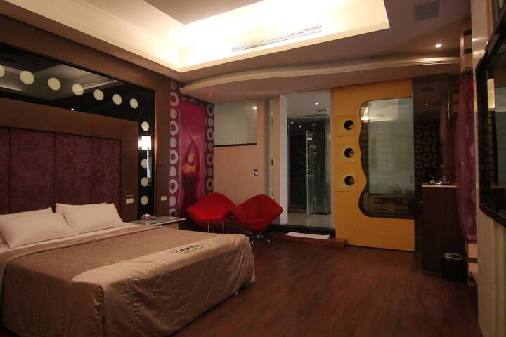 Room 10 of 56