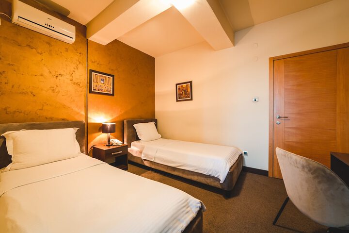 Room 3 of 53