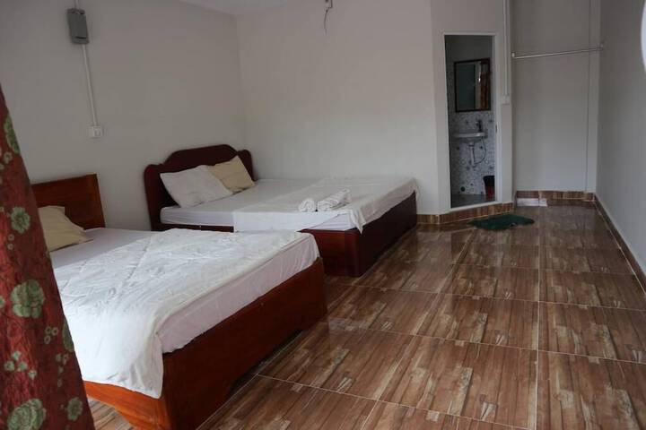 Room 11 of 12