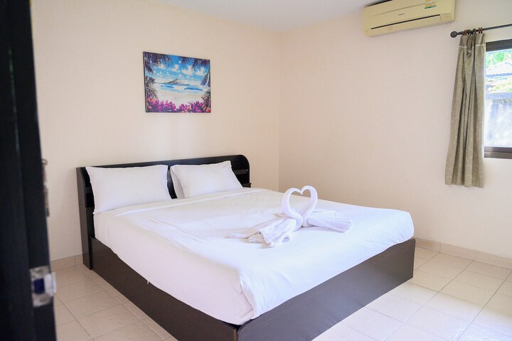 Room 35 of 79
