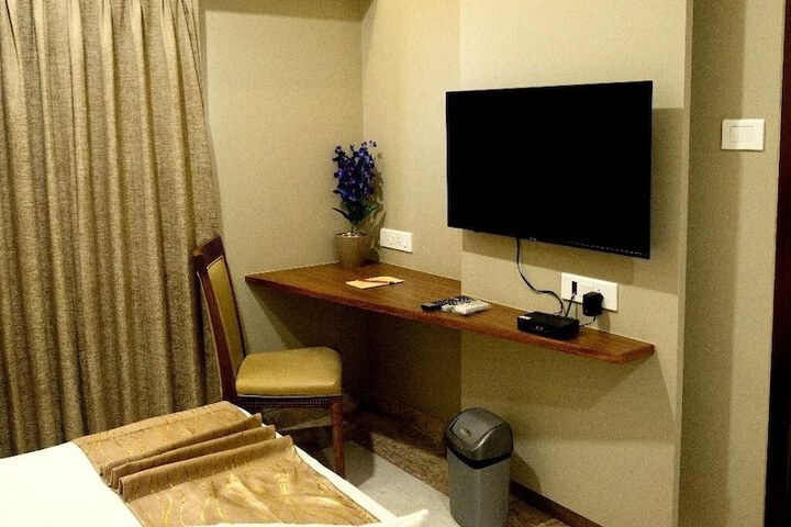 Room 8 of 42