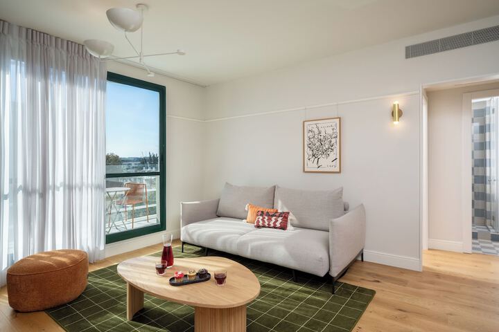 Room 40 of 72