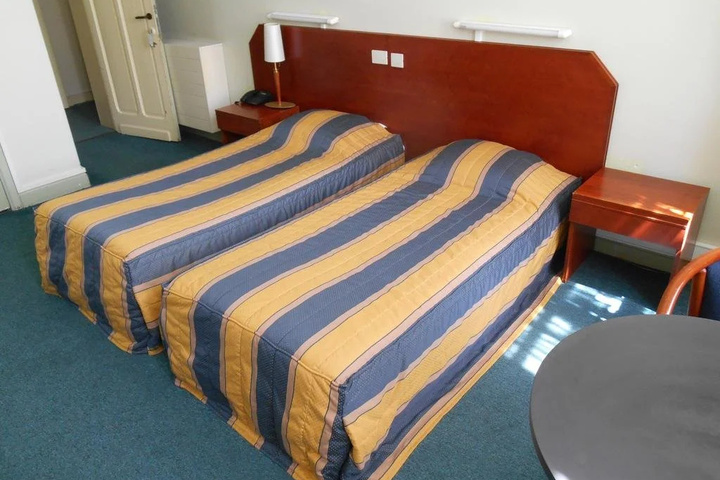 Room 8 of 9