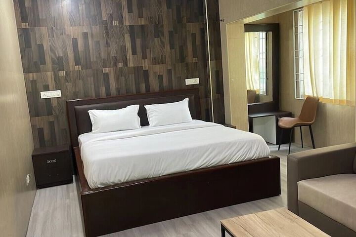 Room 2 of 10
