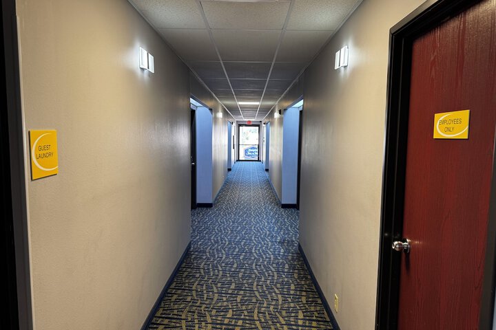 Ballroom/Hall 34 of 35