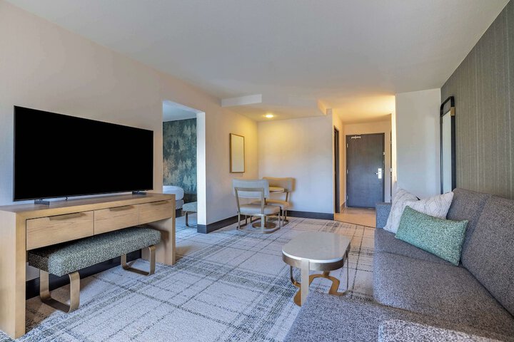 Room 33 of 72
