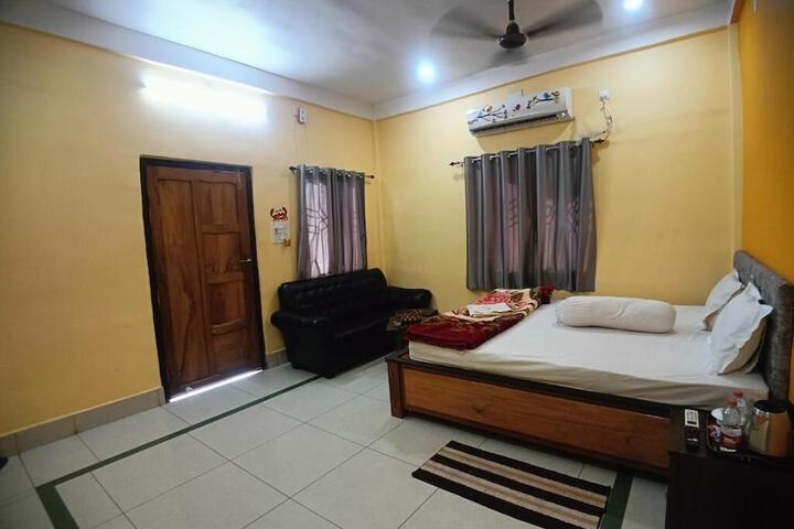 Room 6 of 63