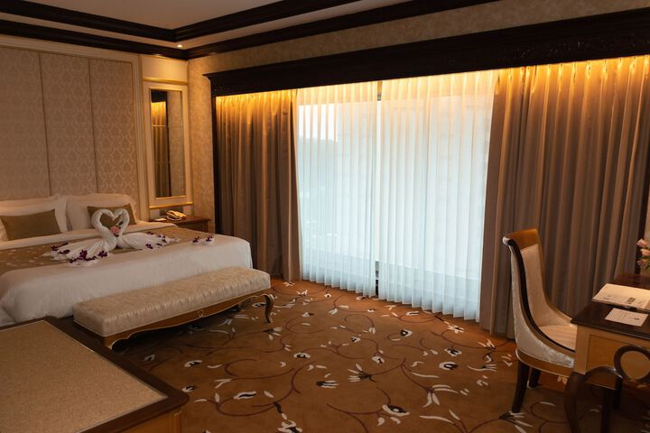 Room 5 of 37