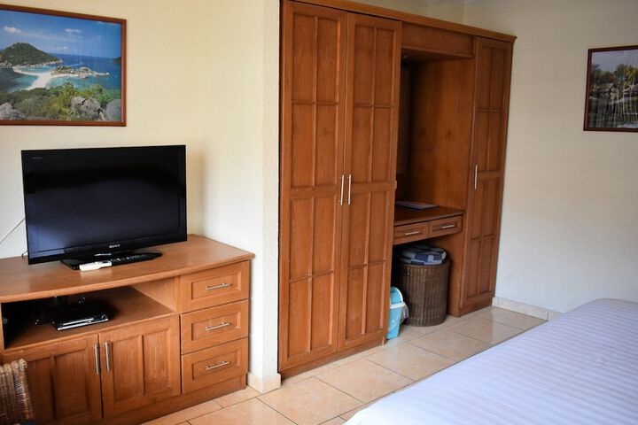 Room 13 of 38