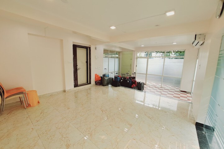 Ballroom/Hall 32 of 39