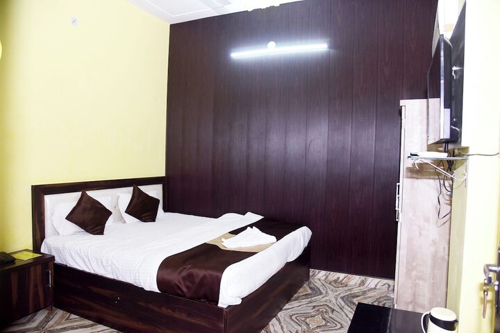 Room 7 of 34
