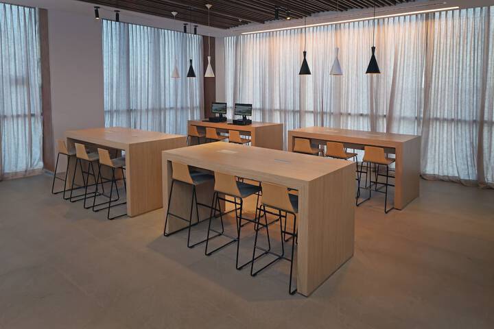 Business Center 299 of 335