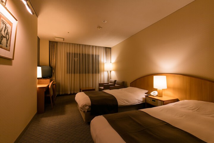 Room 5 of 93