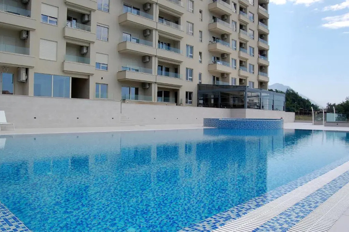 Pool 9 of 14