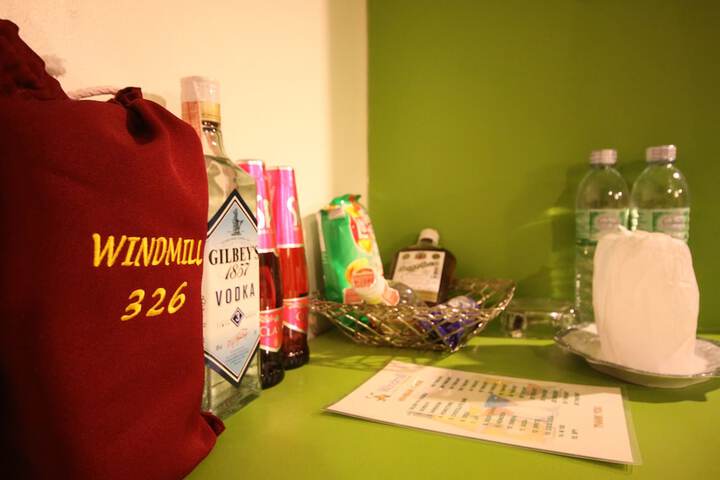 Lounge 87 of 127