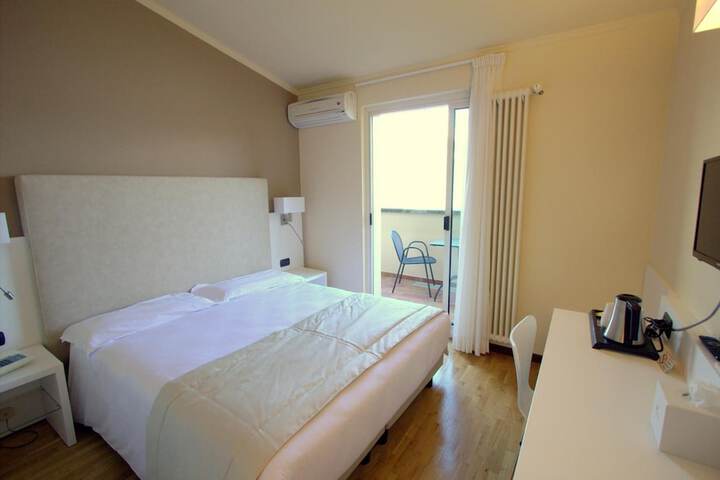 Room 14 of 27