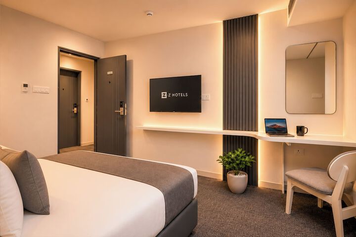 Room 15 of 33