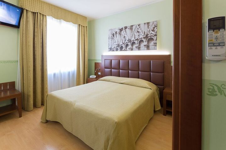 Room 5 of 67