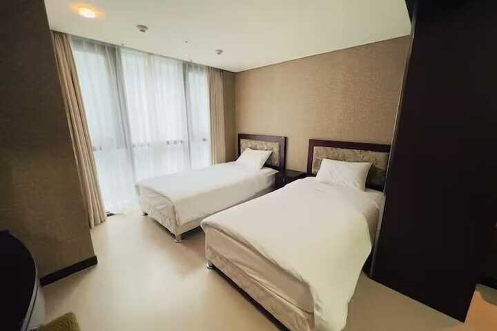 Room 34 of 86