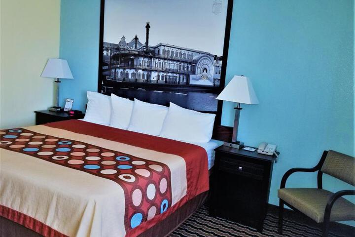 1 King Bed (3 of 9)