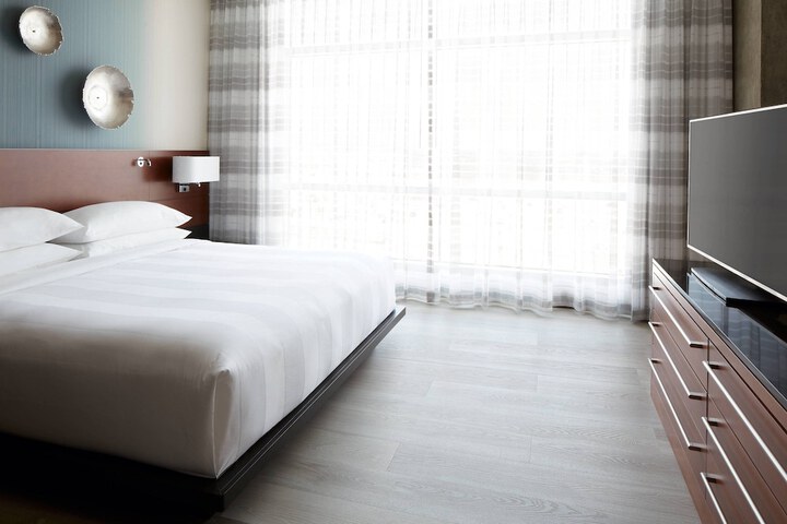 1 King Bed (12 of 13)