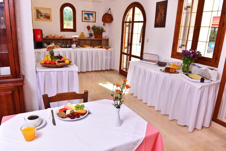 Dining 3 of 11