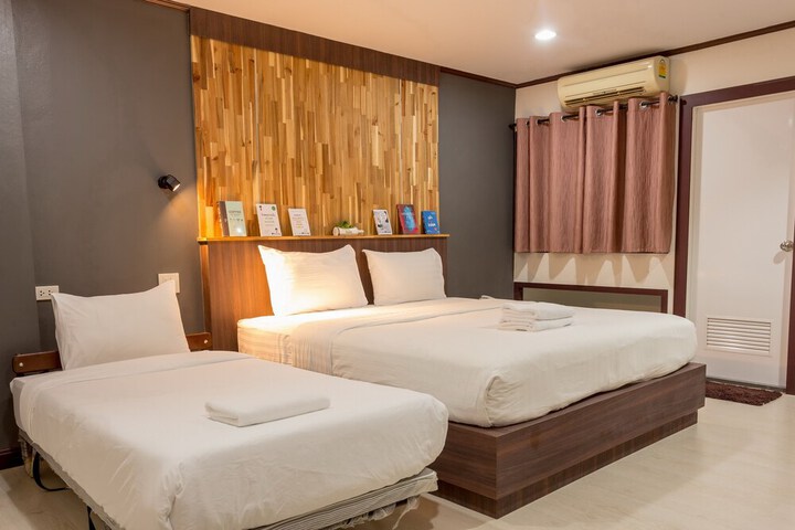 Room 10 of 85