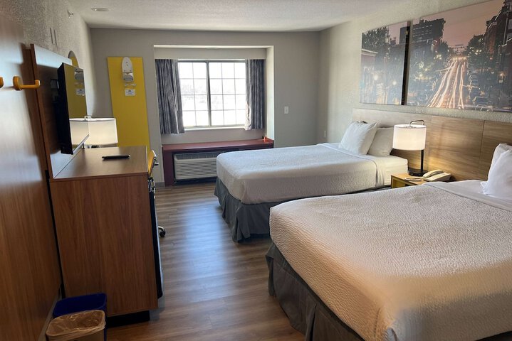 1 Queen Bed (17 of 25)